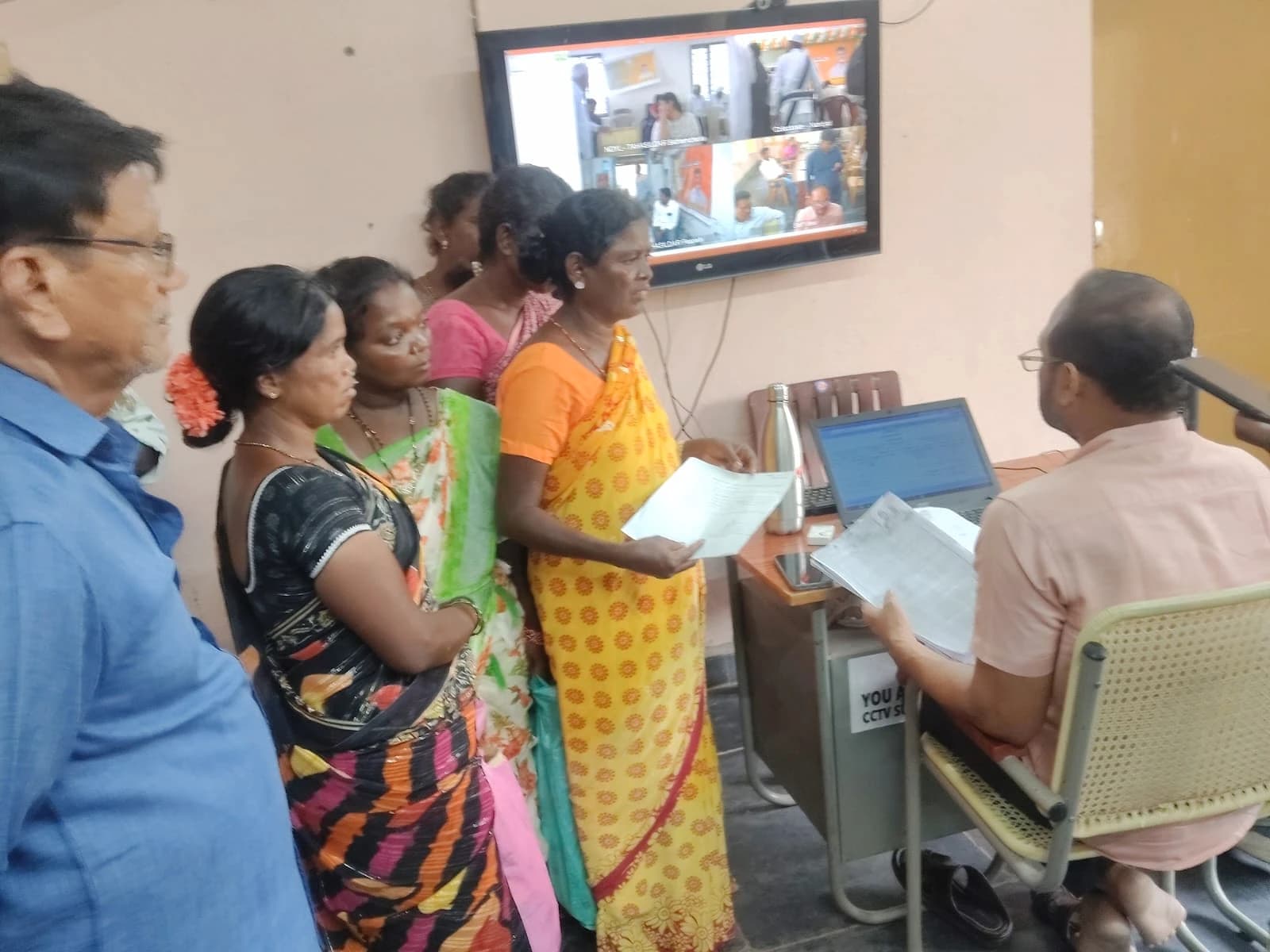 పట్టాల సర్వే, ఆన్లైన్ సౌకర్యం కల్పించాలని వినతి