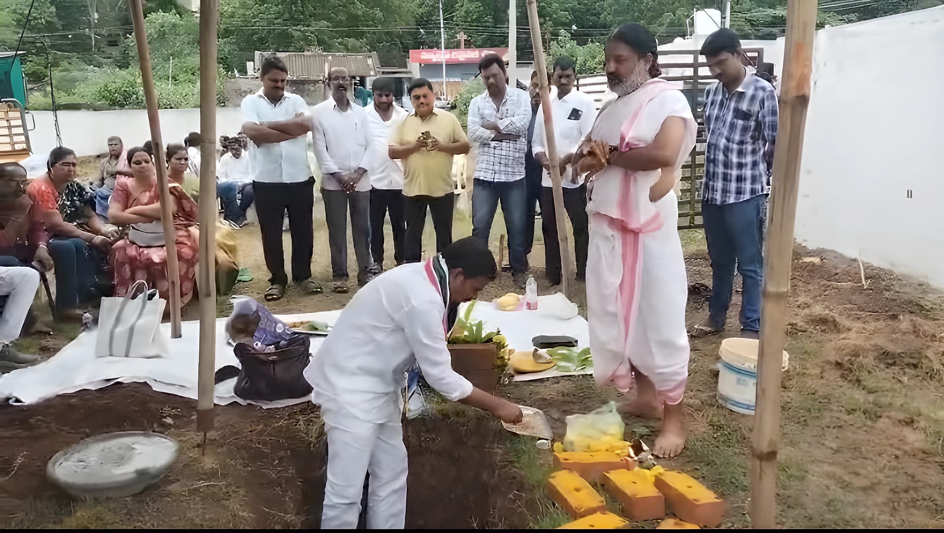 తాడేపల్లిలో బీసీ కమ్యూనిటీ హాల్కు శంకుస్థాపన