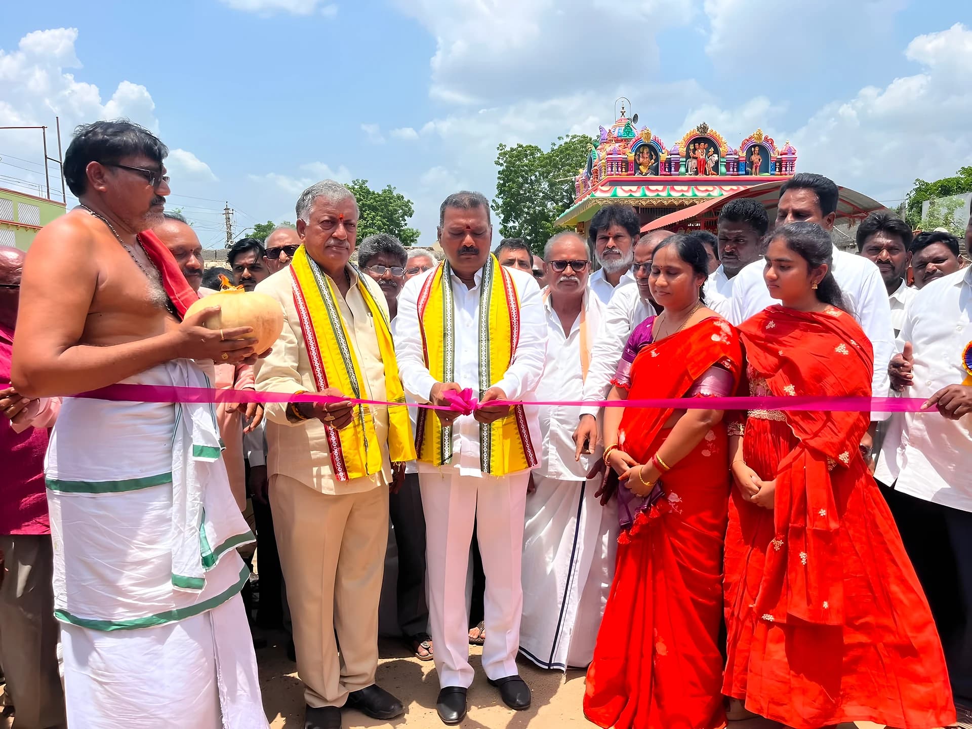 దాతల సహకారంతో అదనపు తరగతిగదులు ప్రారంభం