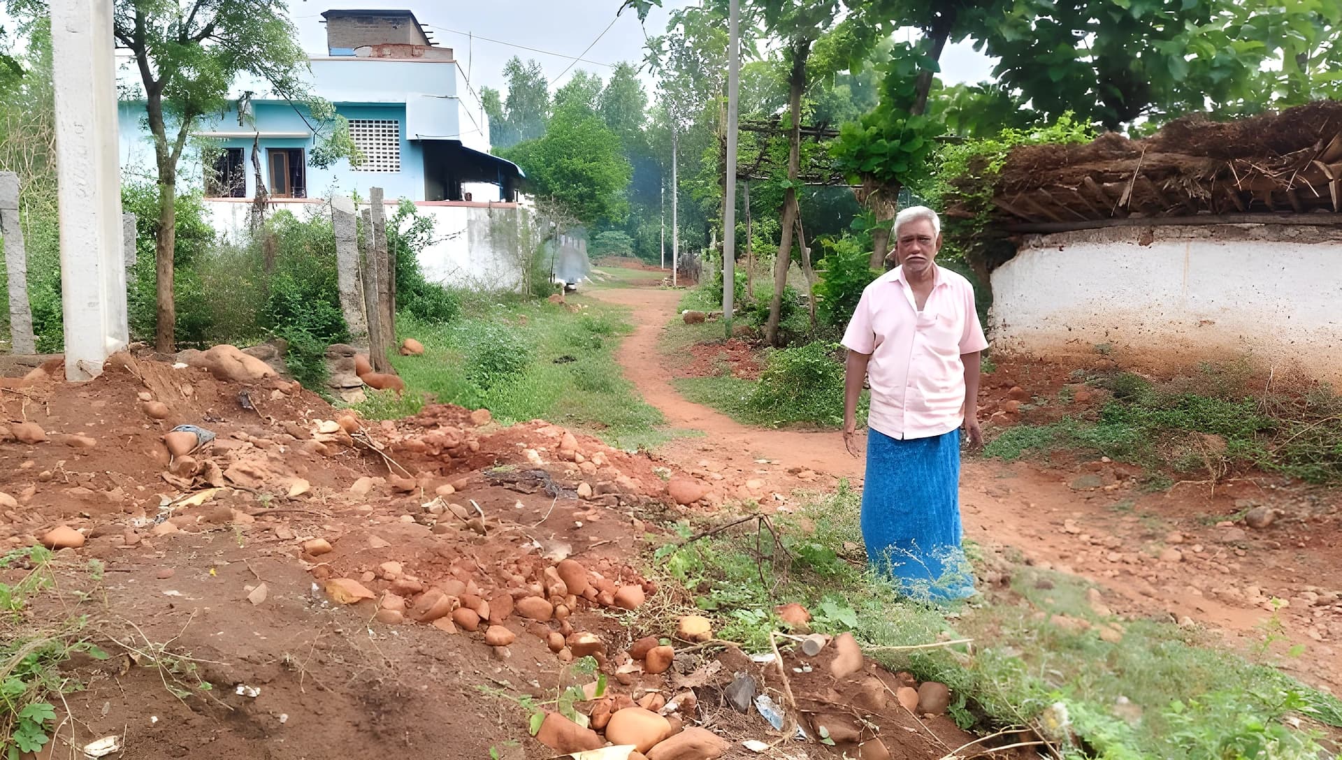 కనీస రోడ్లు,సదుపాయాలు లేక స్థానిక ప్రజలు నరకయాతన