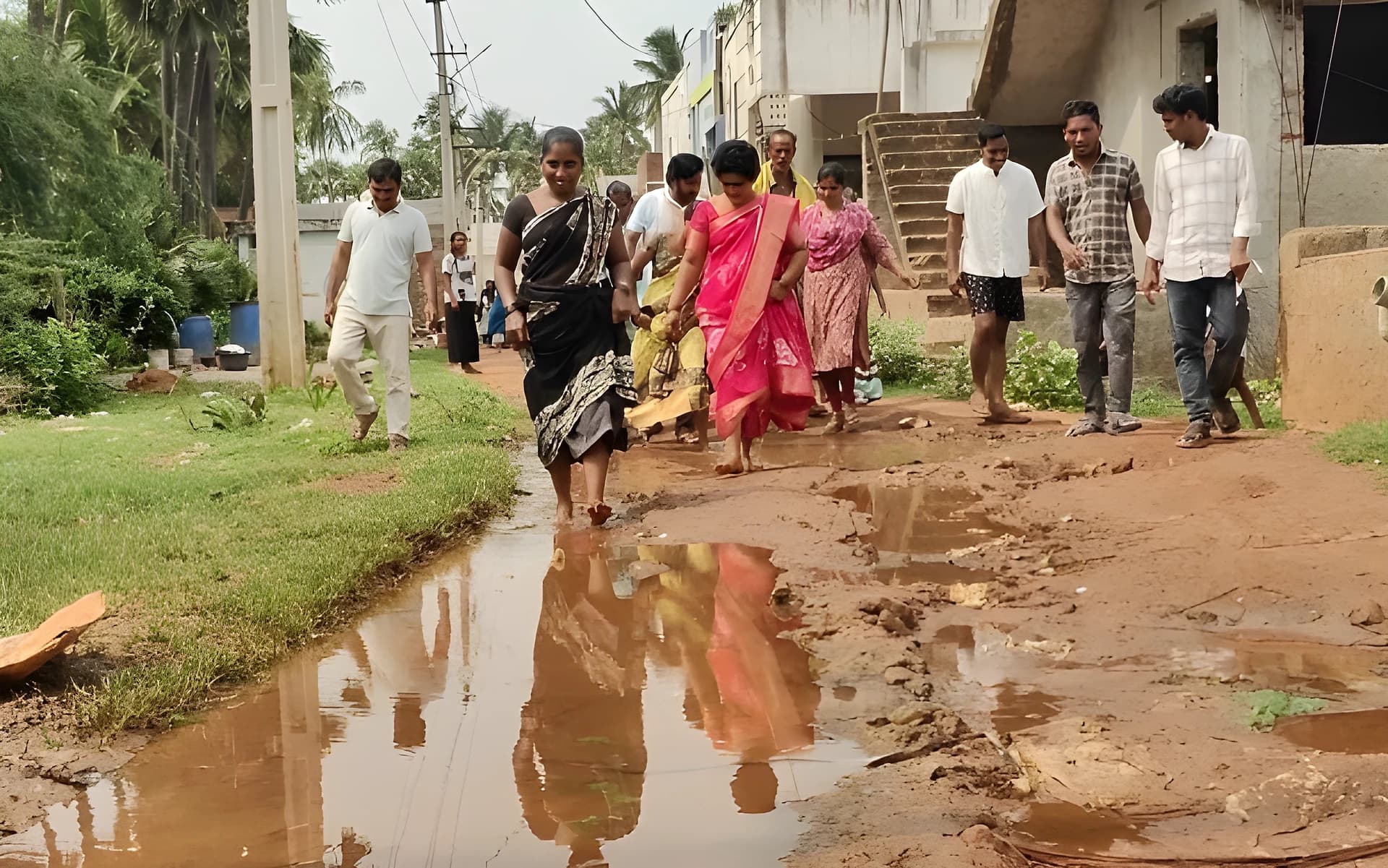 హోంమంత్రి నియోజకవర్గంలో కనీస వసతులు కరువు