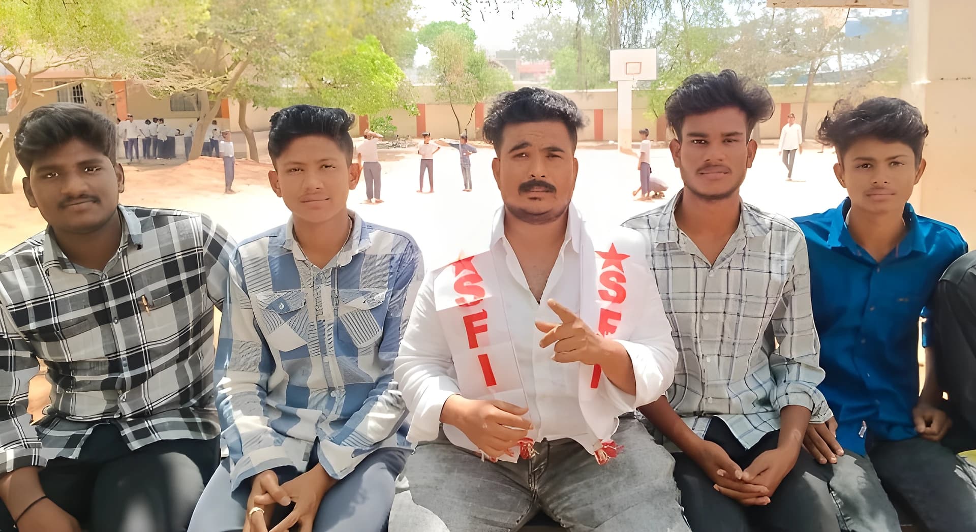 మంత్రి లోకేష్ పర్యటనను అడ్డుకుంటాం: ఎస్ఎఫ్ఐ