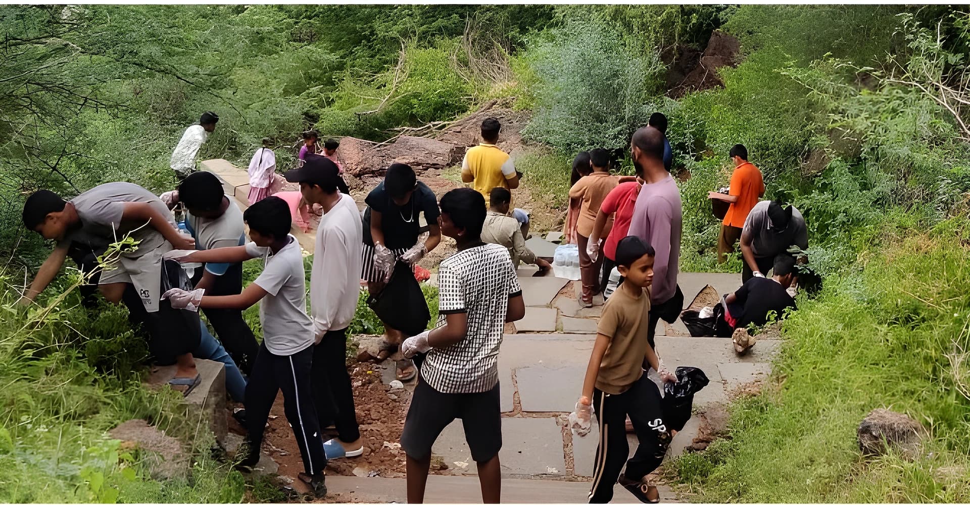 మంగళగిరి కొండపై ప్లాస్టిక్ క్లీనింగ్