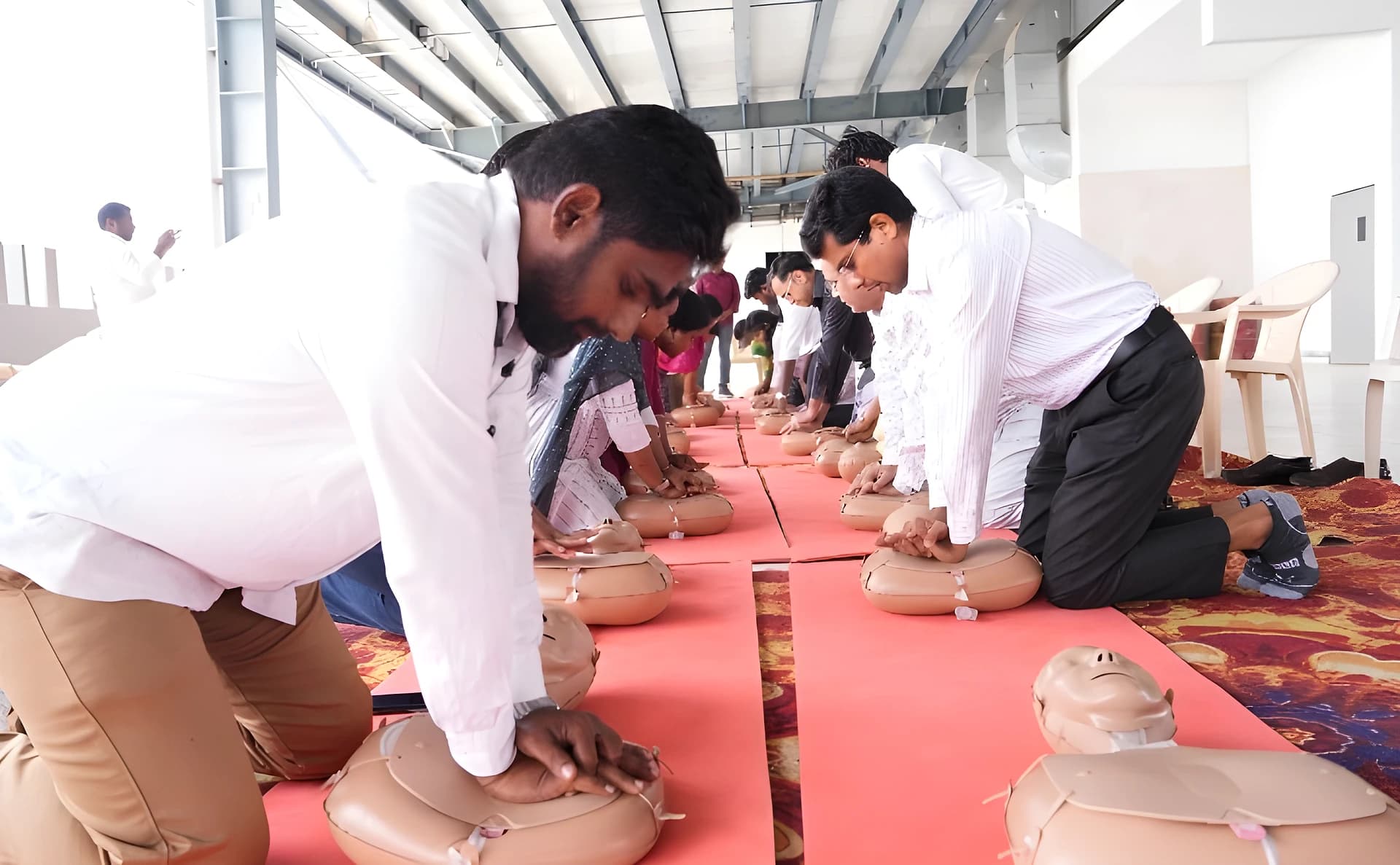 CPR శిక్షణతో ప్రాణరక్షణ.. APCRDA ఉద్యోగుల్లో అవగాహన!