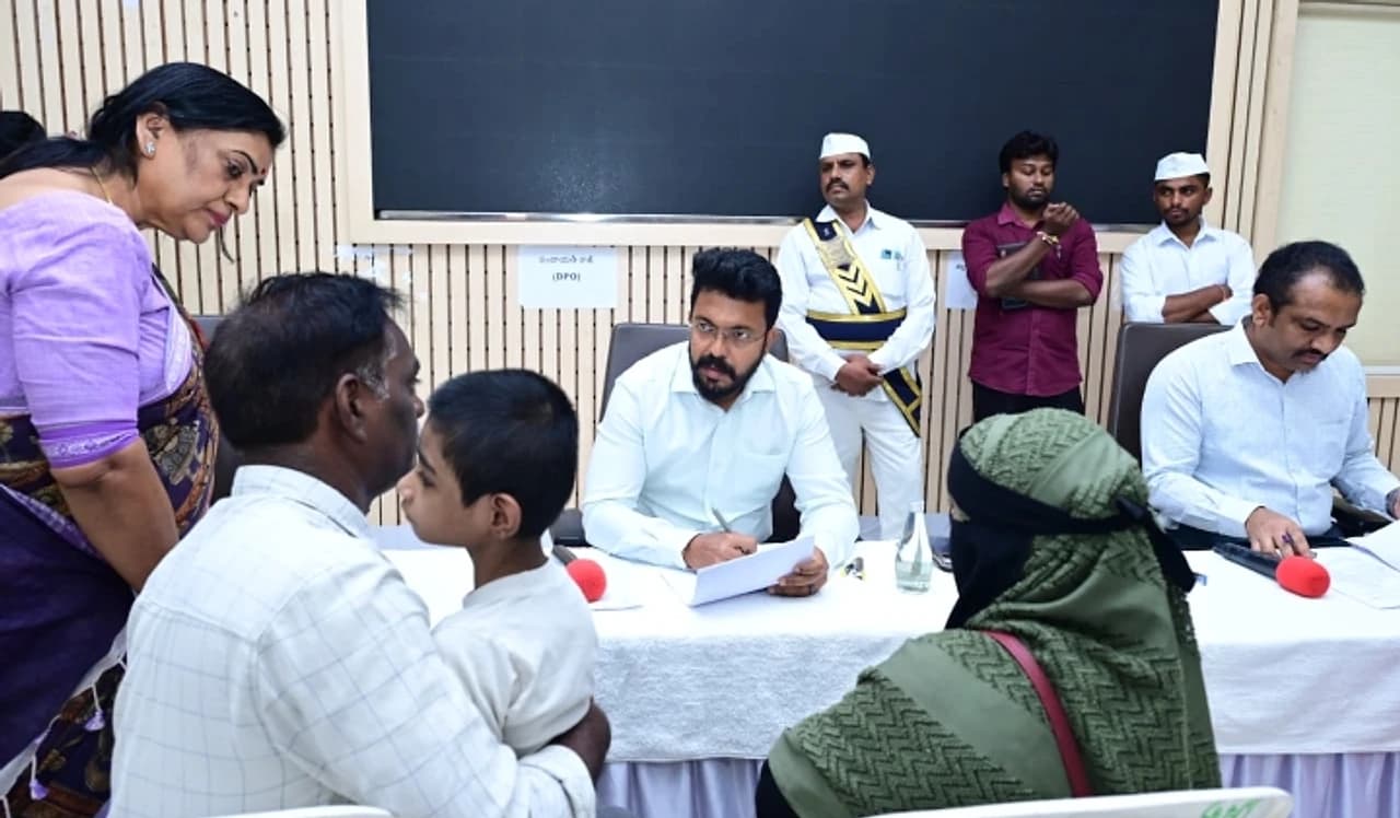 వృద్ధులు, దివ్యాంగులకు ఫాస్ట్ సొల్యూషన్స్! 🏛️