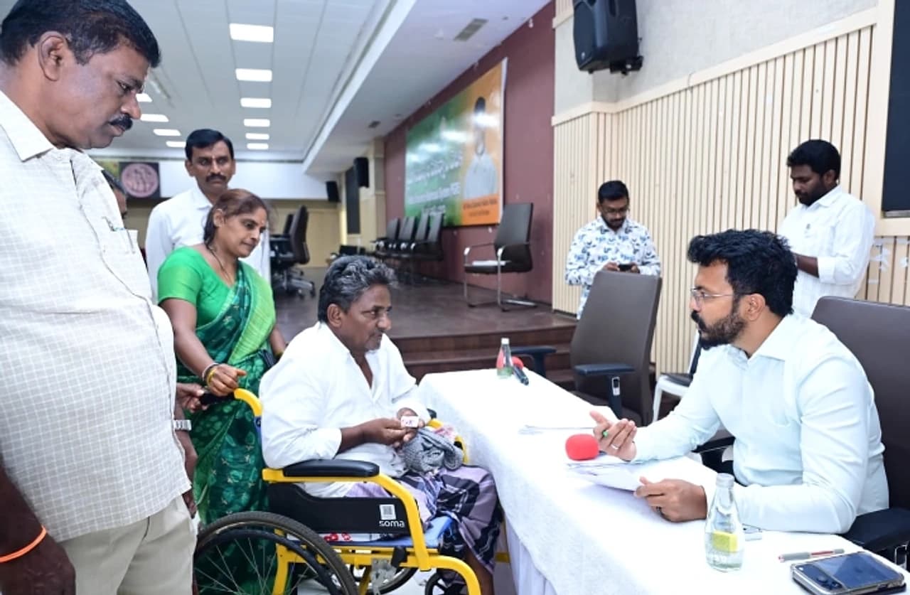 వృద్ధులు, దివ్యాంగులకు ఫాస్ట్ సొల్యూషన్స్! 🏛️