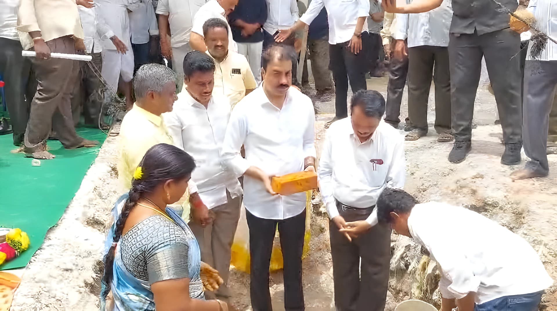 పార్కు నిర్మాణానికి శ్రీకారం