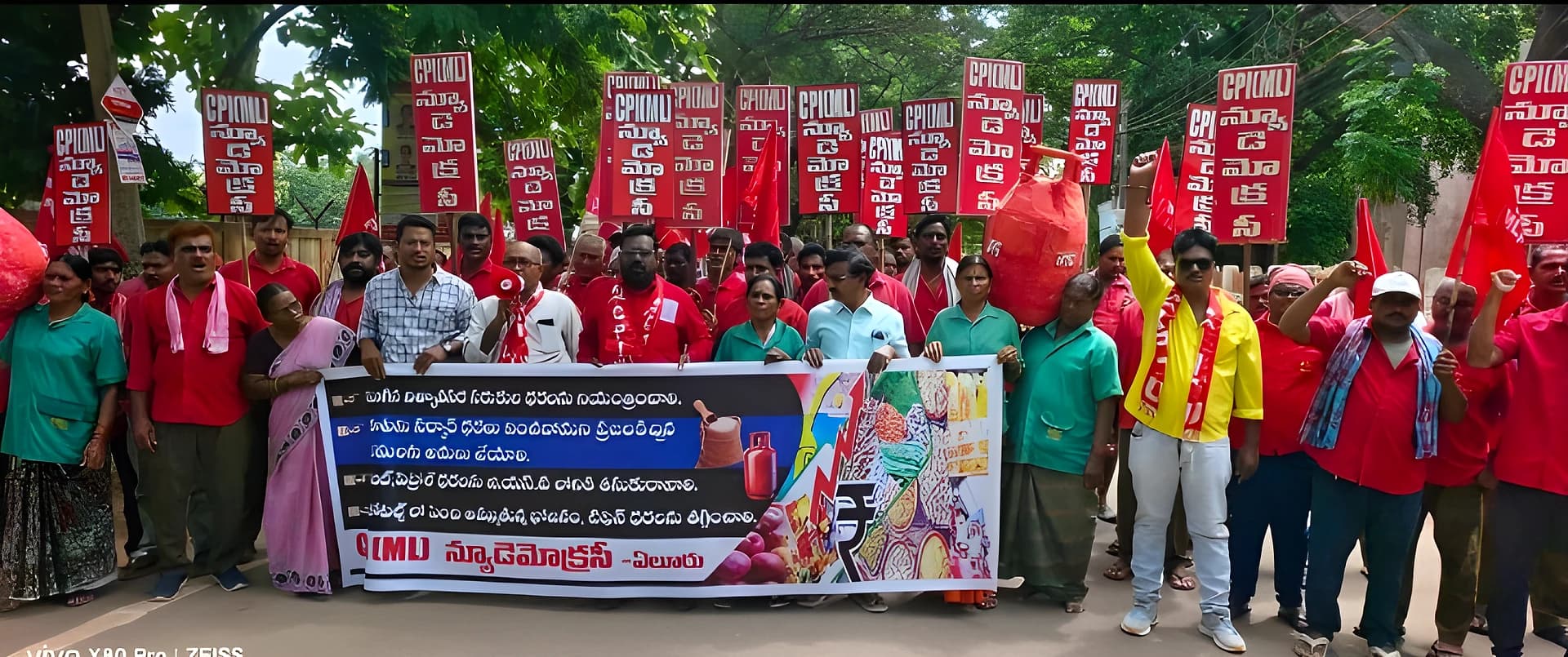 ఏలూరులో ధరలపై న్యూ డెమోక్రసీ భారీ నిరసన