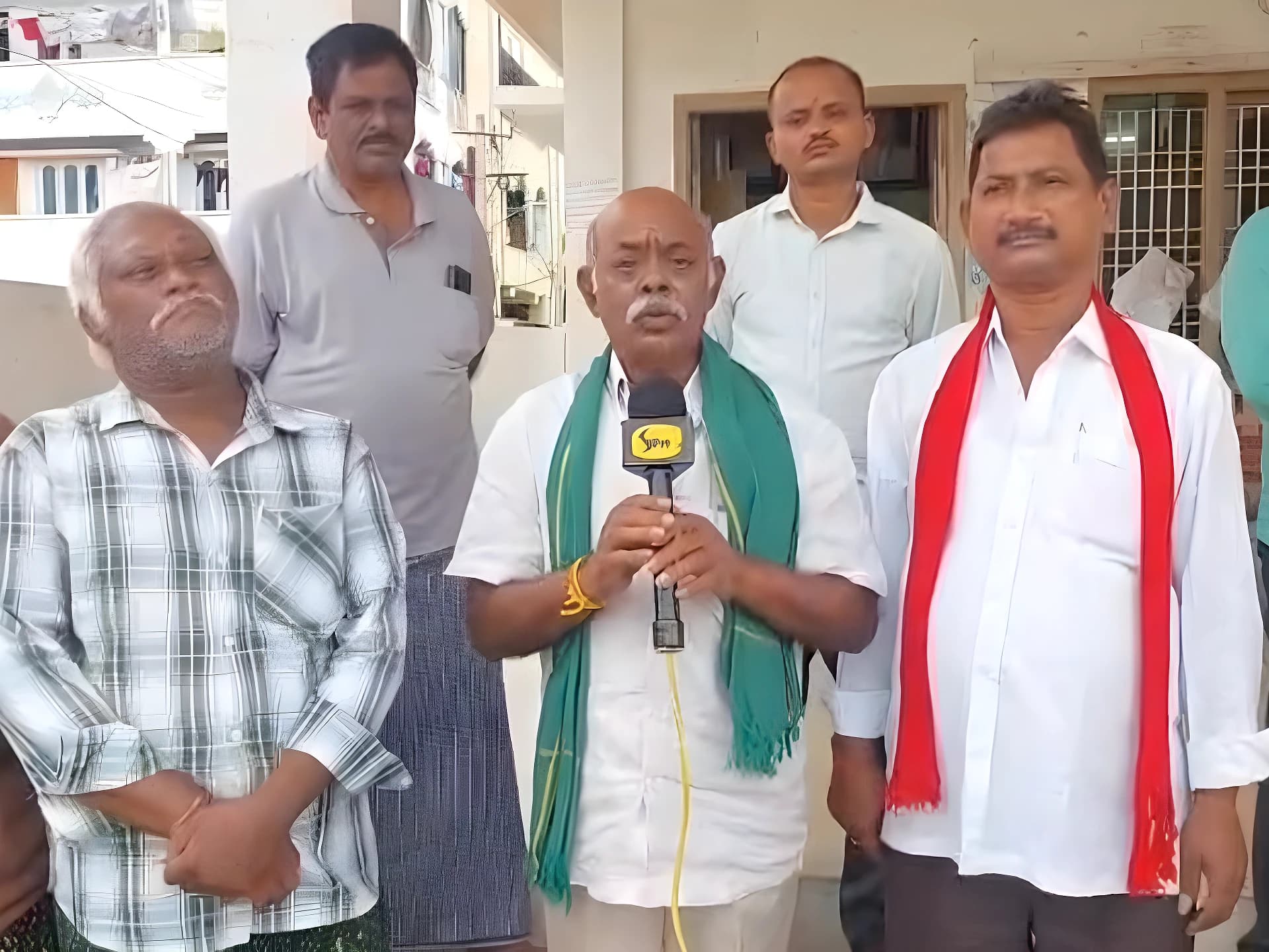 కరువు మండలాలు ప్రకటించాలని రైతుల డిమాండ్