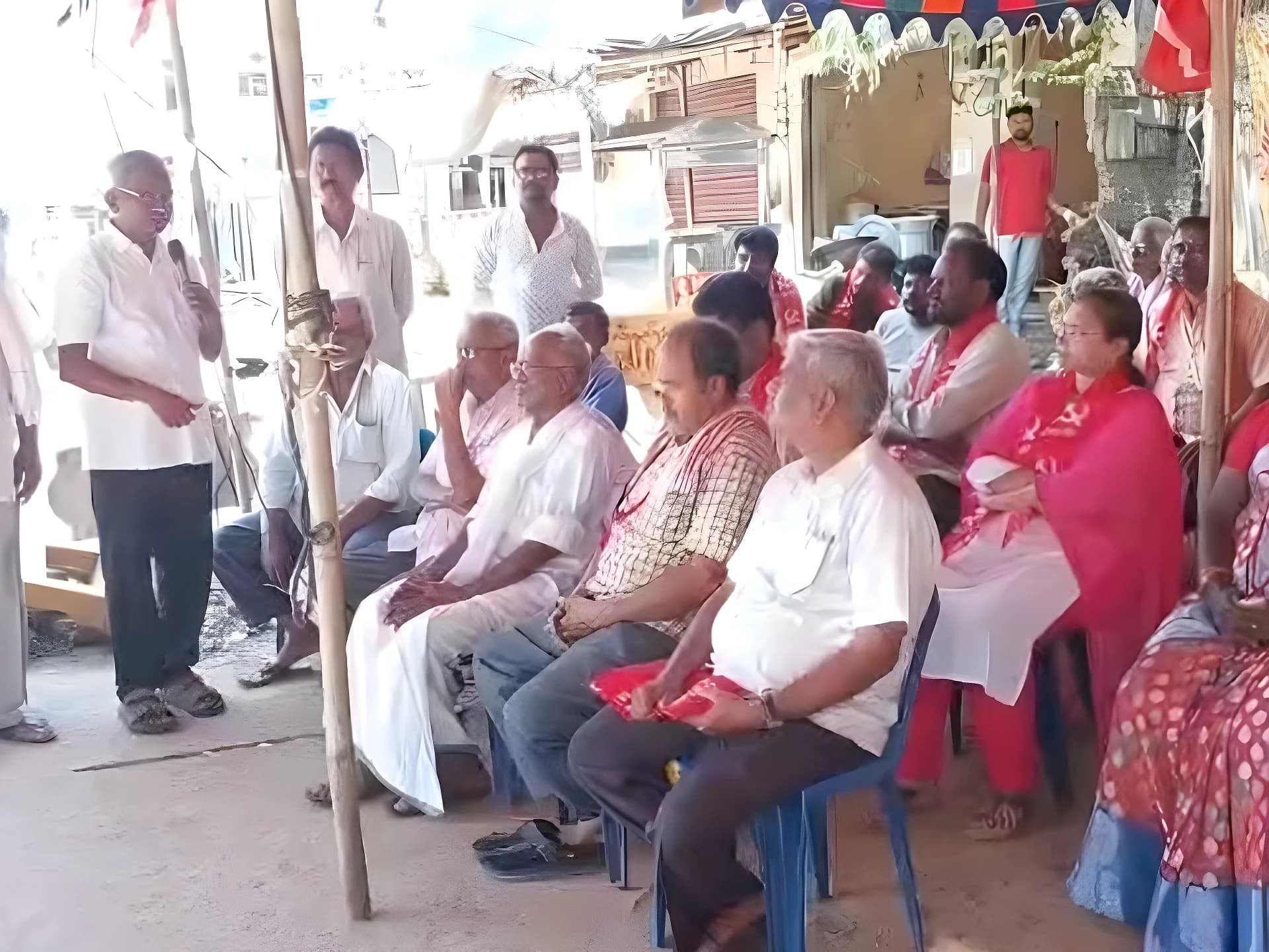 ఇళ్ల స్థలాల కోసం CPM రిలే నిరాహార దీక్షలు