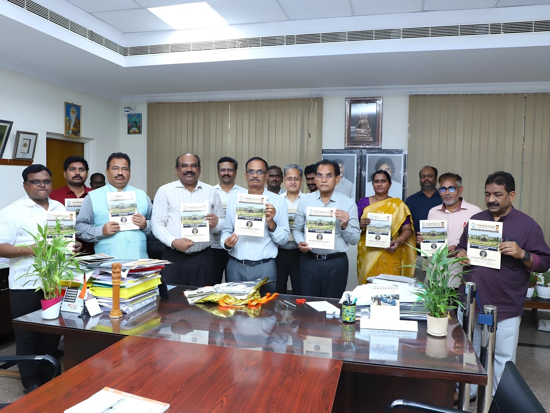 డిస్టెన్స్ ఎడ్యుకేషన్ కోర్సుల ప్రాస్పెక్టస్ రిలీజ్