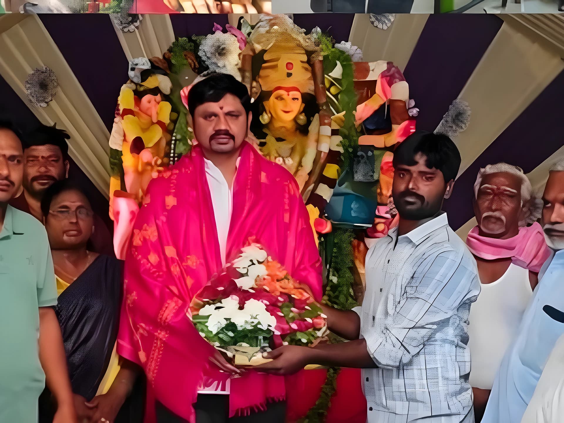పెదవడ్లపూడిలో ఘనంగా నవదుర్గ ఉత్సవాలు