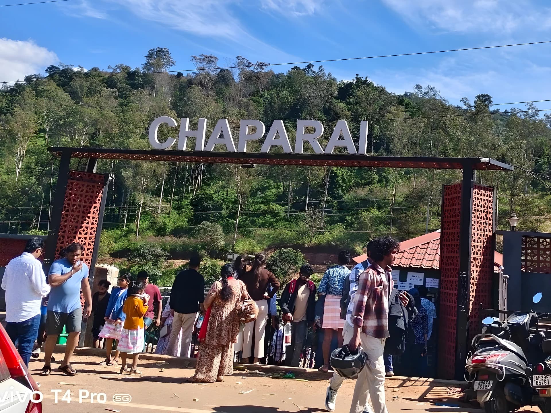 జలవిహారిలో స్థానికులకే ఉపాధి కల్పించాలి