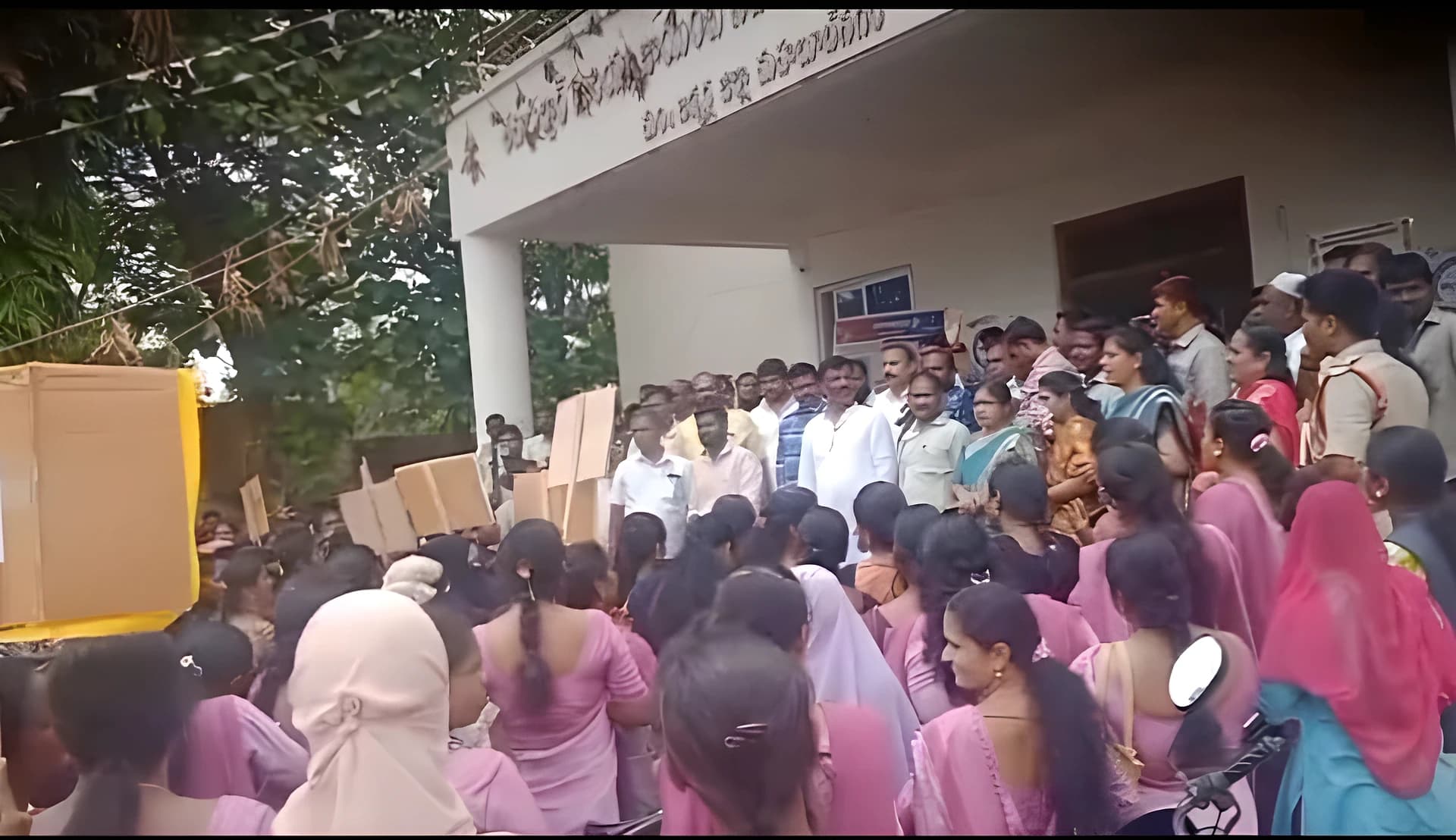 కొండమల్లపల్లి ఉపాధ్యాయురాలు రూప రెడ్డి హత్యపై నిరసన