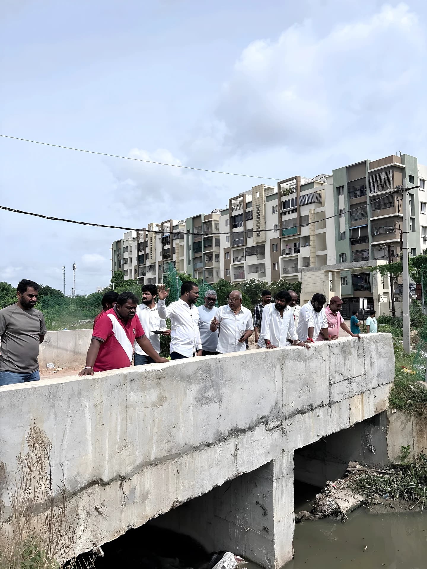 పెబుల్స్ బే అపార్ట్మెంట్లో ARP రామప్రభు విజిట్