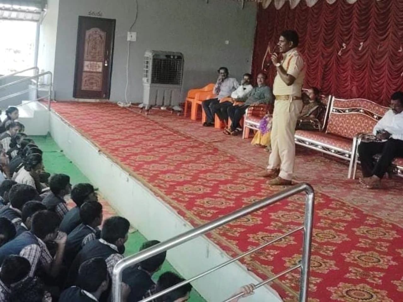 స్టూడెంట్స్కి యాంటీ డ్రగ్స్ అవేర్నెస్