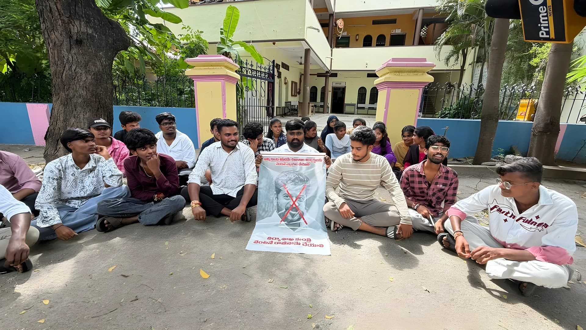 TCలు ఇవ్వకుండా సతాయిస్తున్న Wisdom