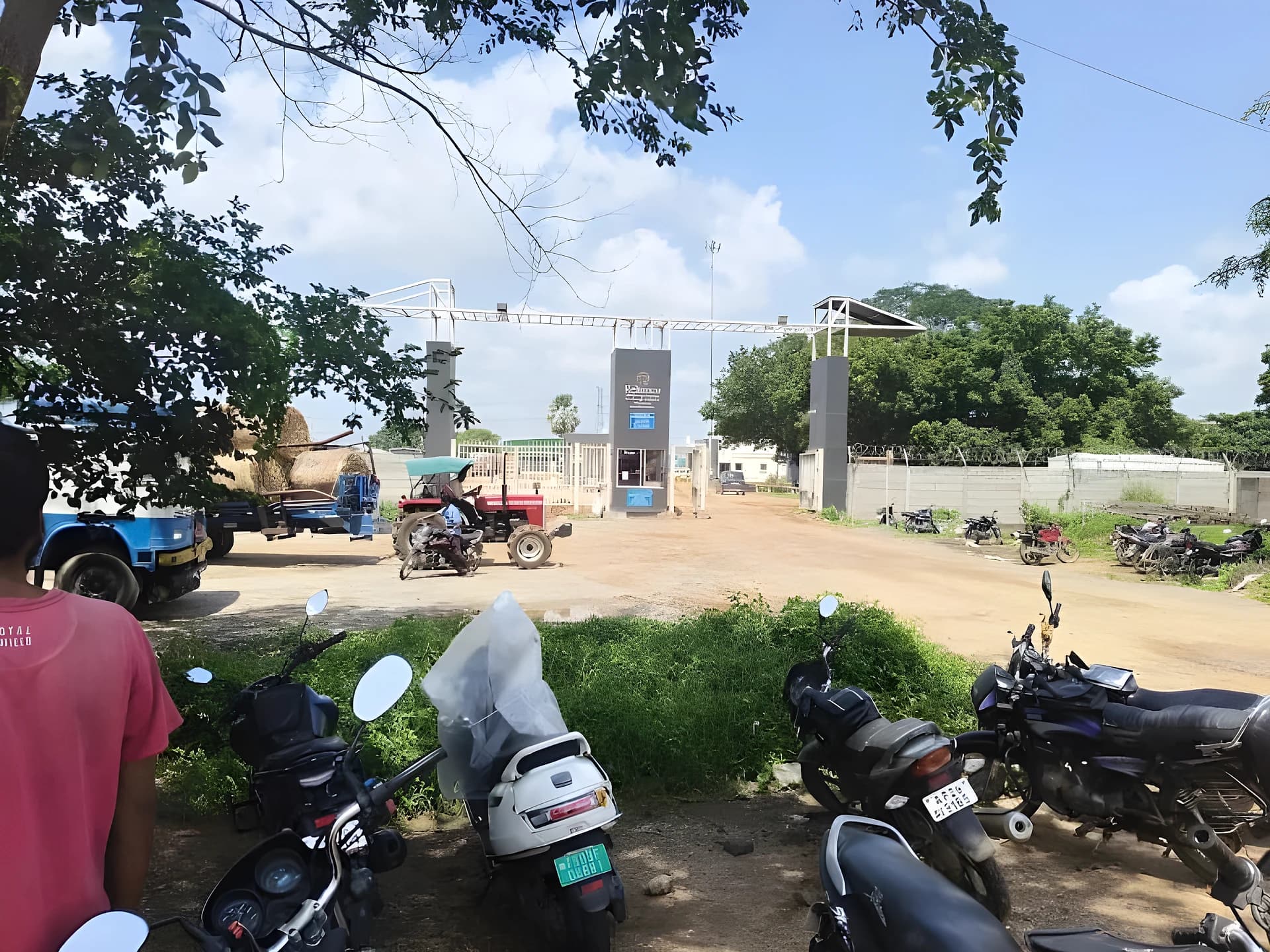 గోబర్ గ్యాస్ ప్లాంట్.. సూరారంలో దుర్వాసన ముప్పు!
