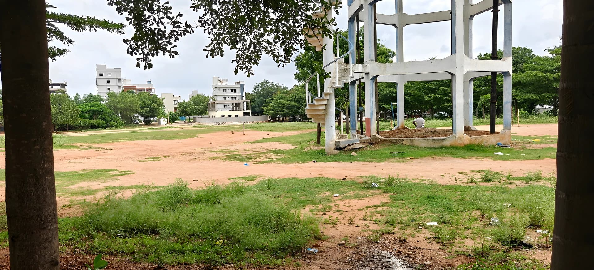 క్రీడా మైదానాలపై నిర్లక్ష్యం.. అధికారులపై స్థానికుల ఆగ్రహం