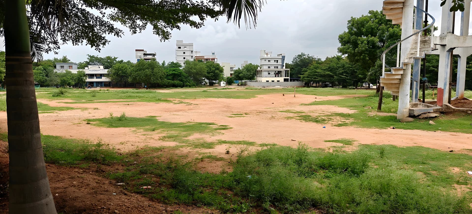 క్రీడా మైదానాలపై నిర్లక్ష్యం.. అధికారులపై స్థానికుల ఆగ్రహం