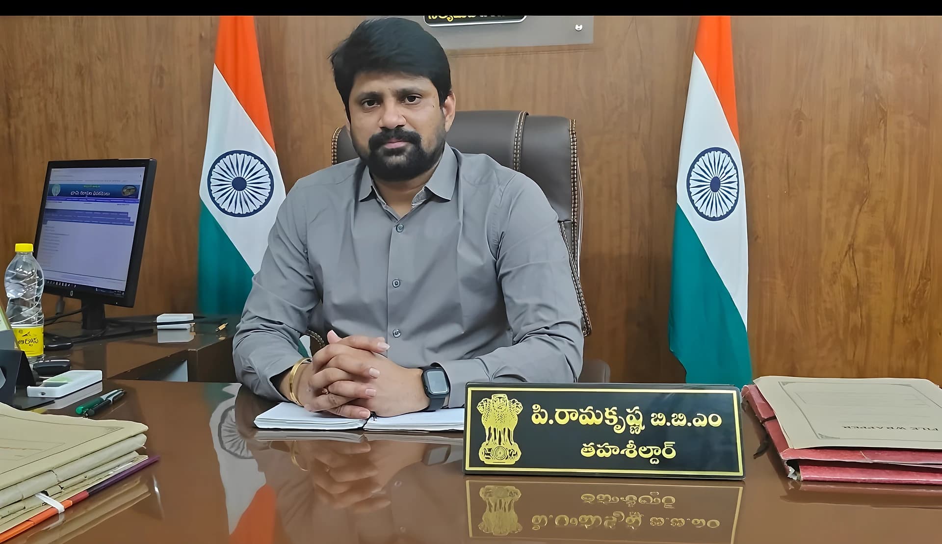 కృష్ణునిపాలెంలో 949 పట్టాదార్ పాస్ పుస్తకాల పంపిణీ