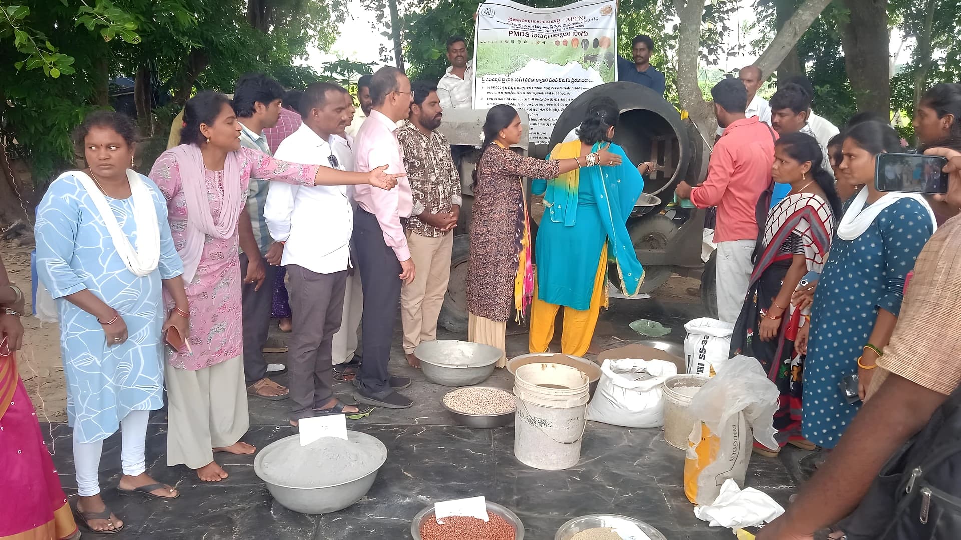 విత్తన గుళికల తయారీపై అవగాహన