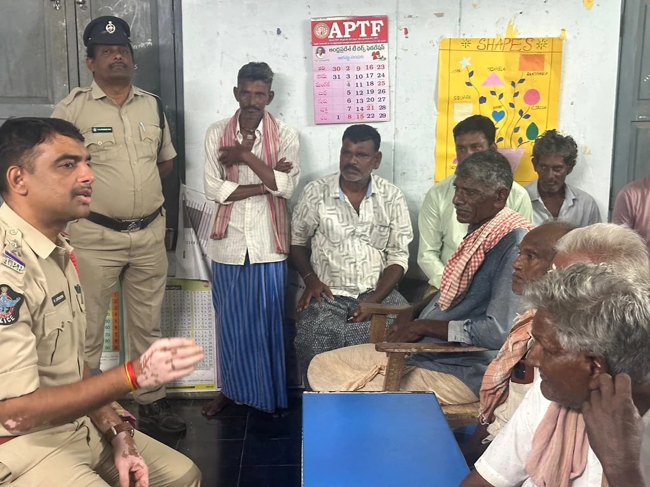 పల్లెనిద్ర... గ్రామస్తులకు వార్నింగులు...