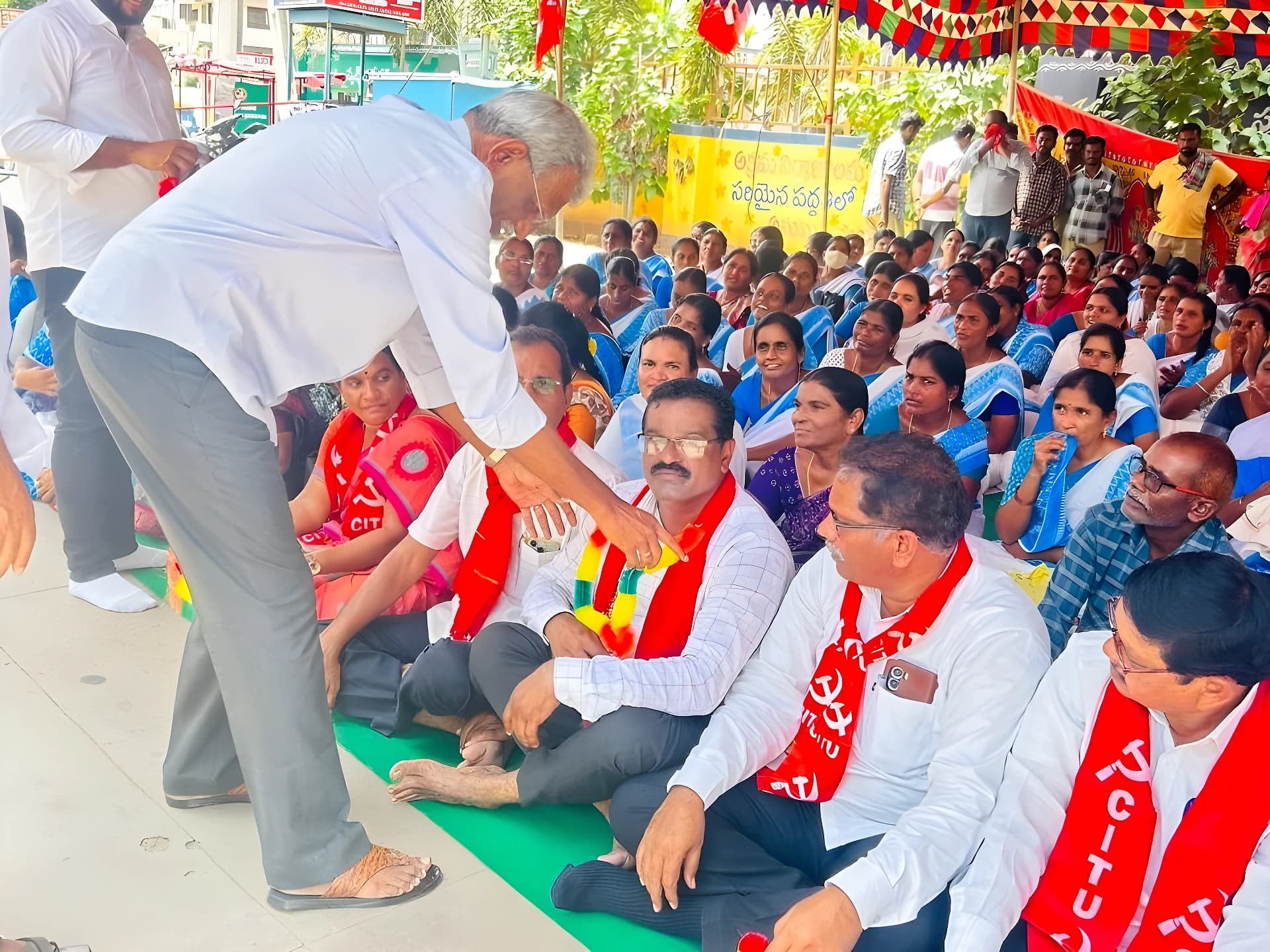 స్కీమ్ వర్కర్ల దీక్షలు.. నిరంకుశత్వానికి నిరసన!