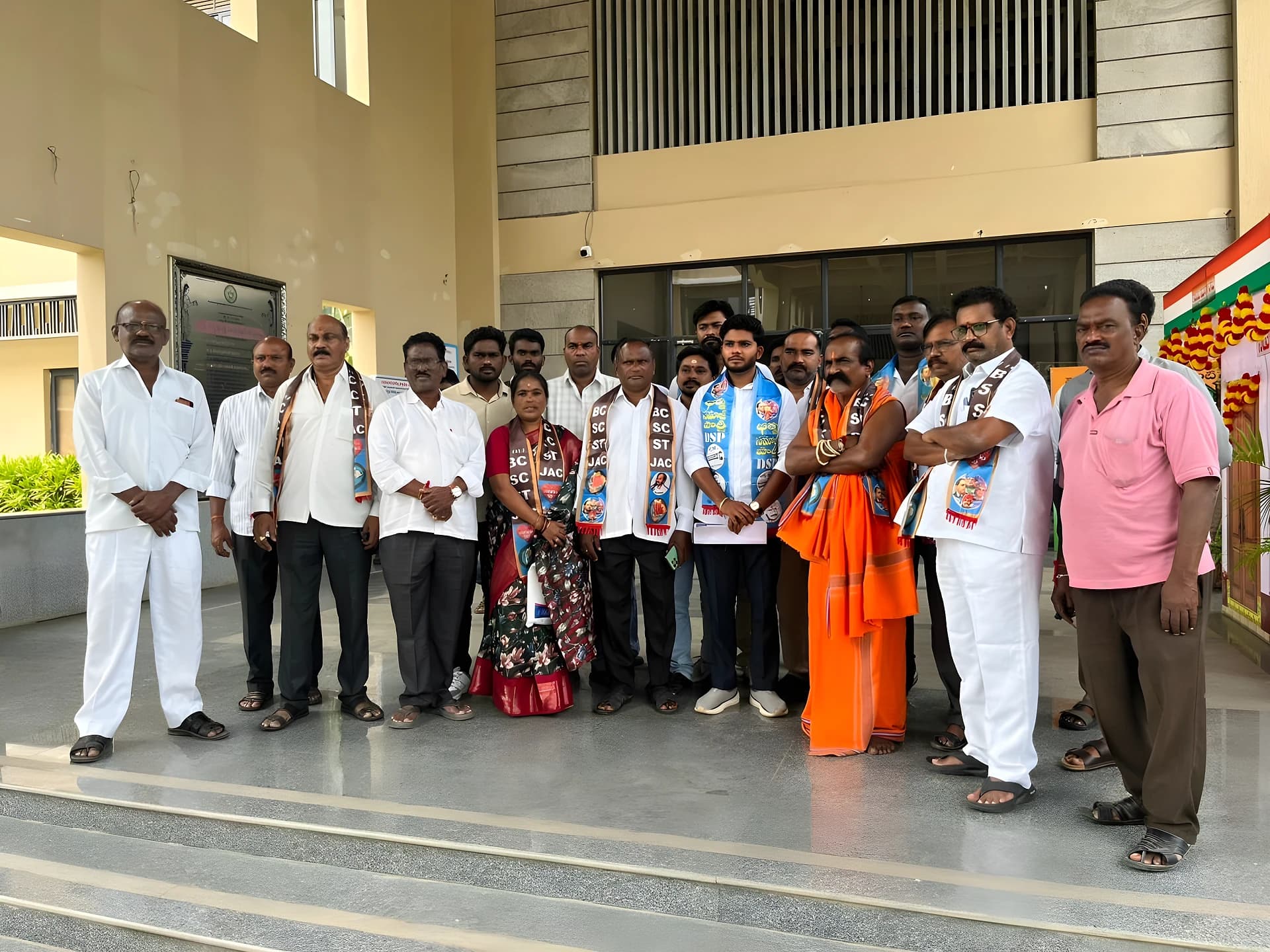 బకాయిలను ప్రభుత్వం వెంటనే విడుదల చేయాలి