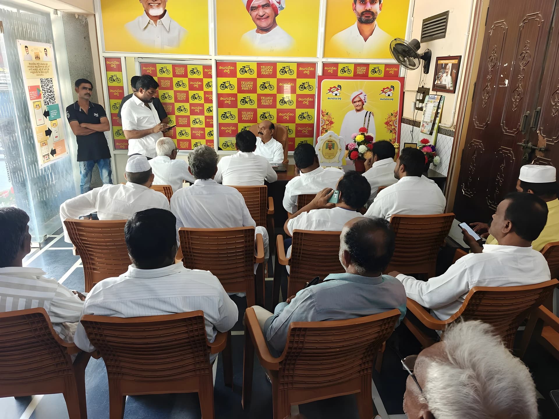 అభివృద్ధి పనులపై మంత్రి ఫరూక్ సమీక్ష
