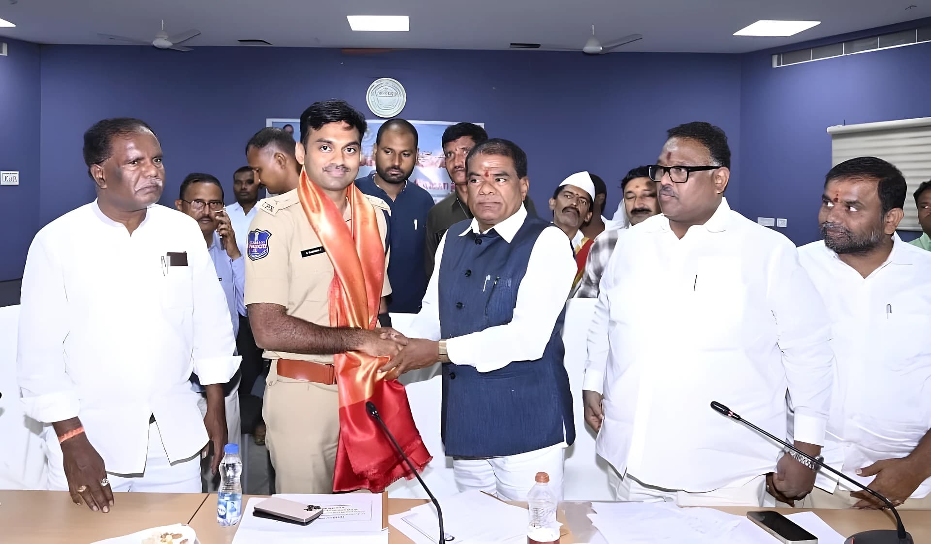 రిజర్వేషన్లు, భూ సమస్యలపై కమిషన్ కీలక సమీక్ష