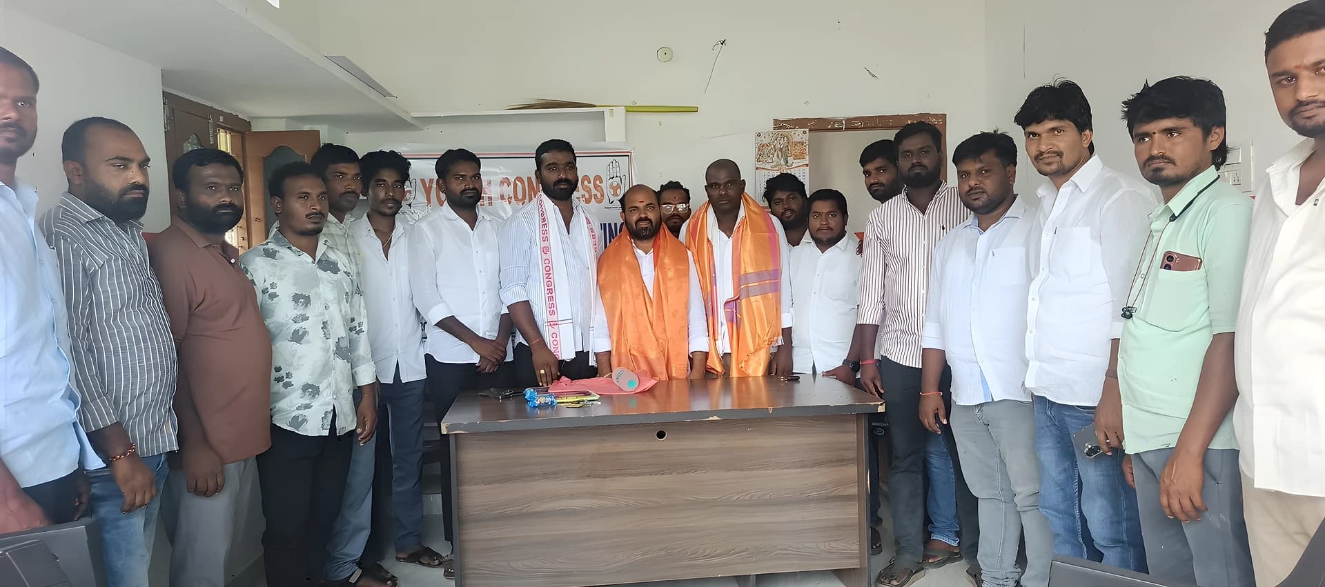 పెద్దవంగరలో యూత్ కాంగ్రెస్ కు సురేష్ నాయక్ దిశా నిర్దేశం