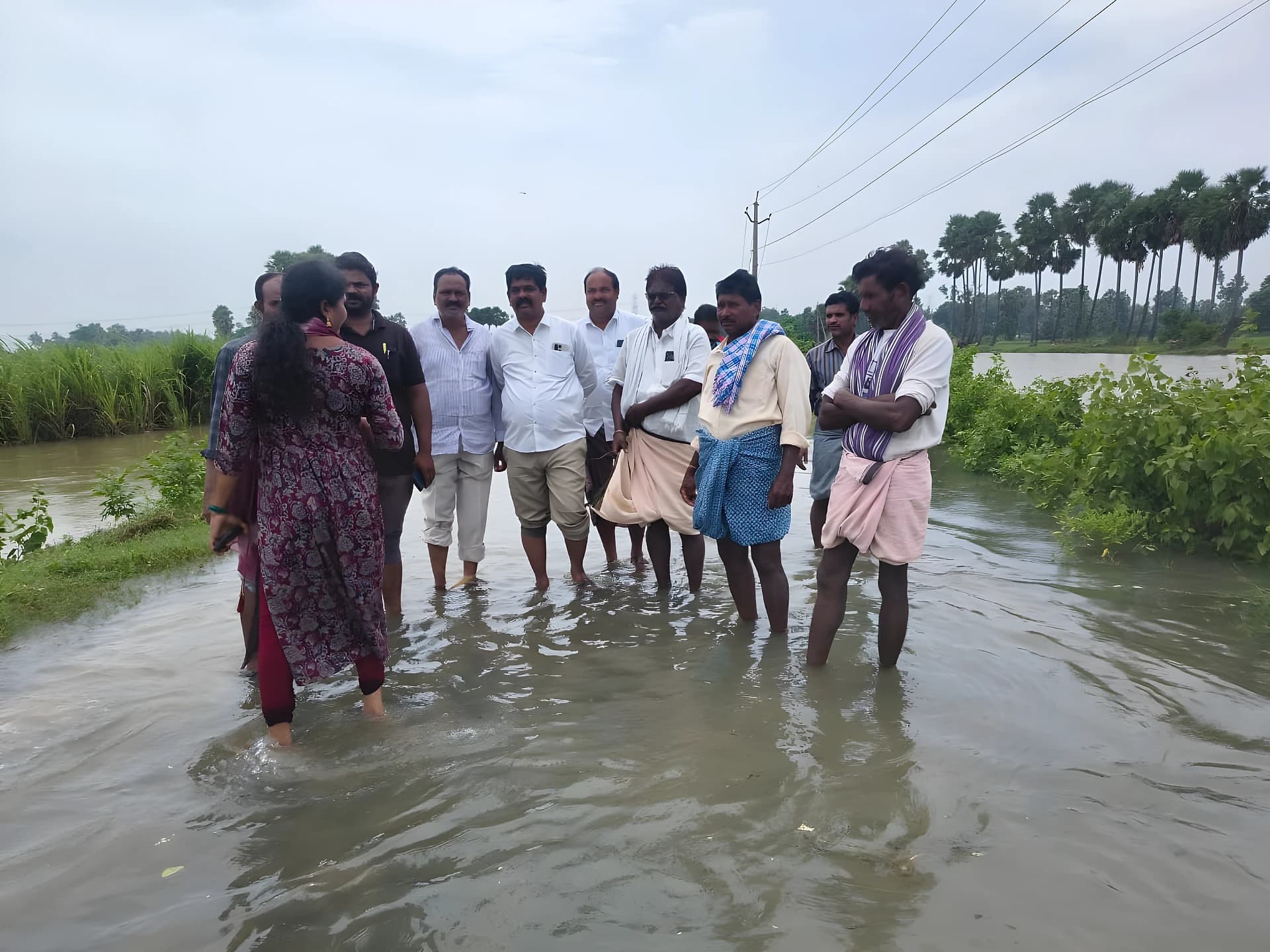 సంతకవిటిలో ముంపు ప్రాంతాల పరిశీలన