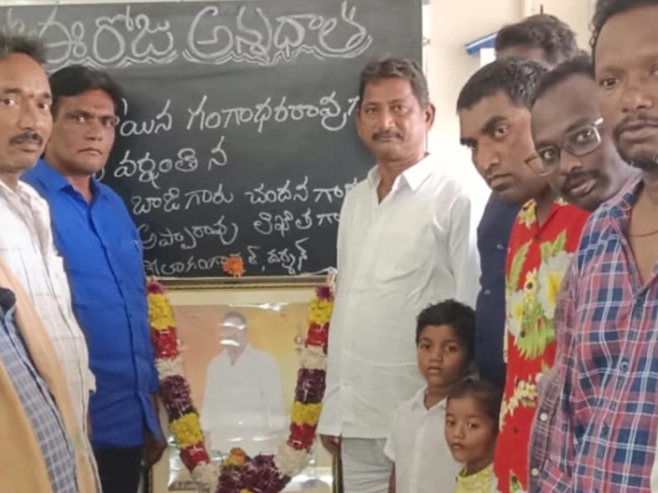 అమ్మ వృద్ధాశ్రమంలో అన్నదానం