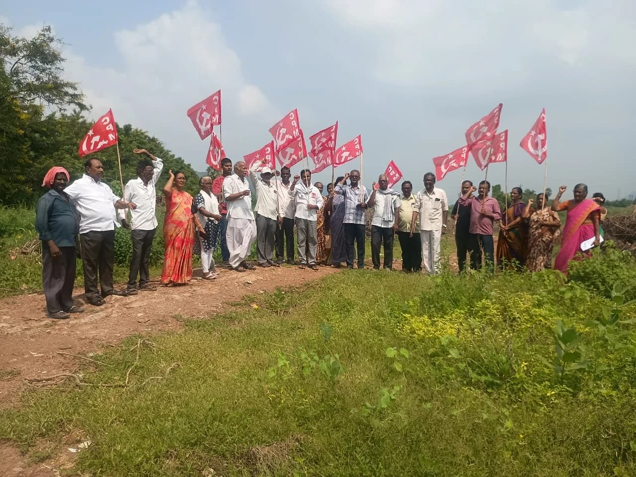 పేదలందరికీ ఇళ్ల స్థలాలు ఇవ్వాలి: CPM