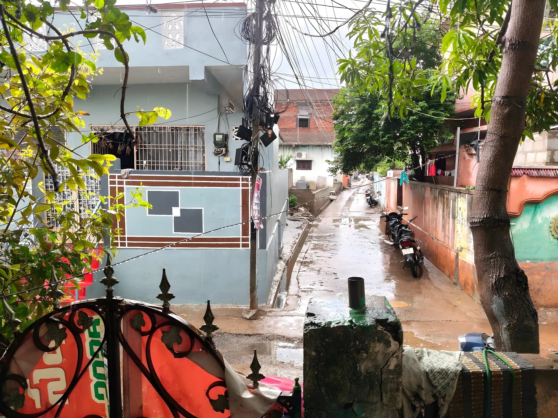 మంగళగిరిలో వర్షం.. వేడి నుంచి ఊరట