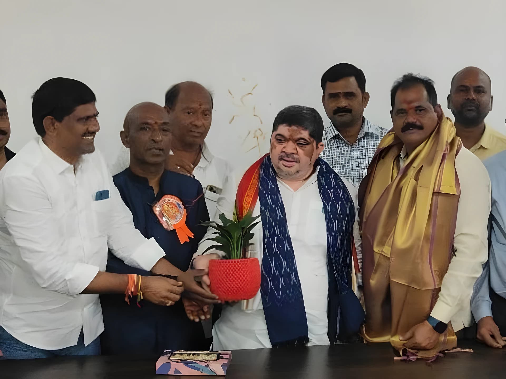 వర్క్షాప్ ఉద్యోగుల సమస్యలపై మంత్రి హామీ