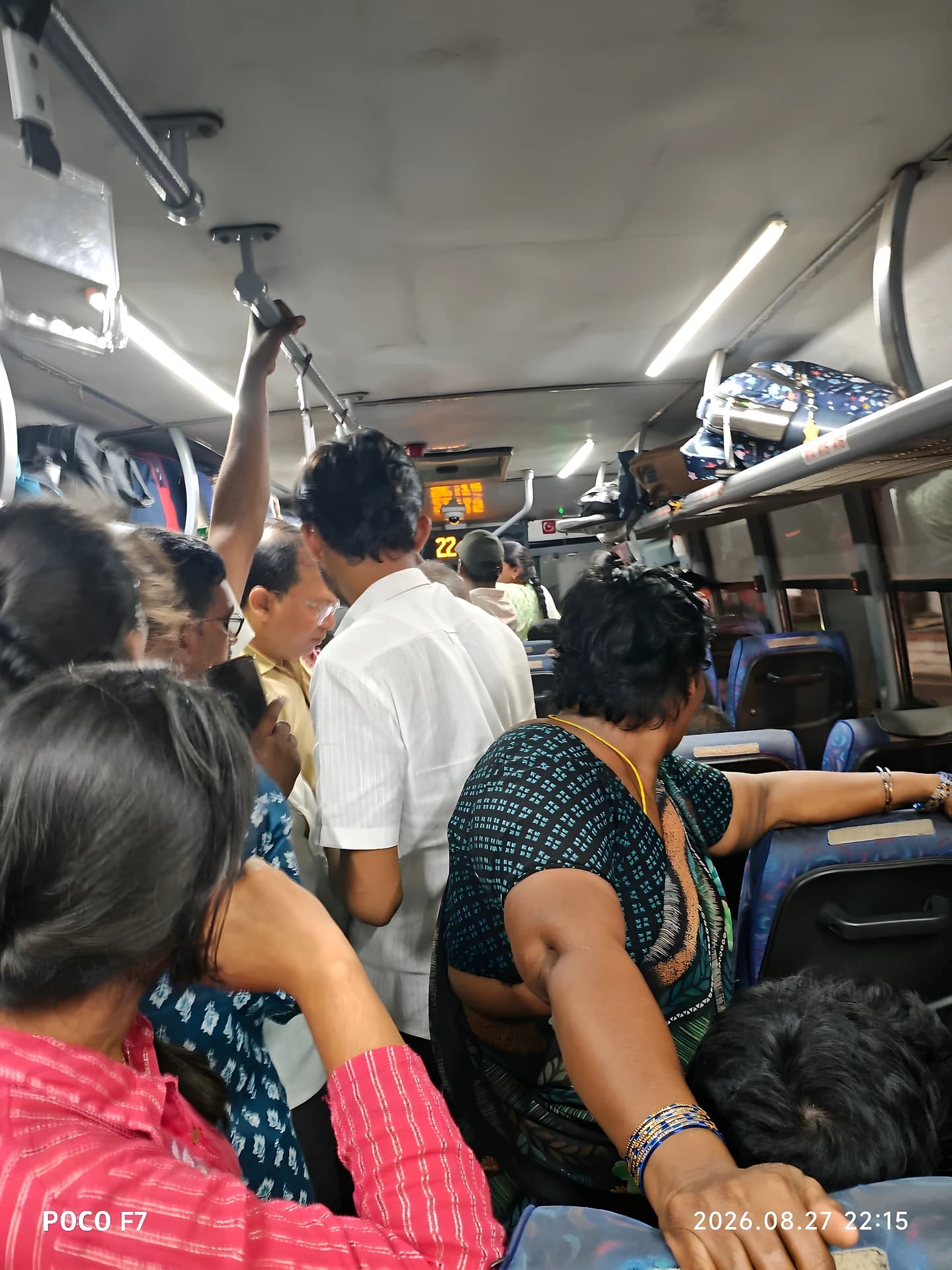 కిట కిట లాడుతున్న RTC బస్సులు