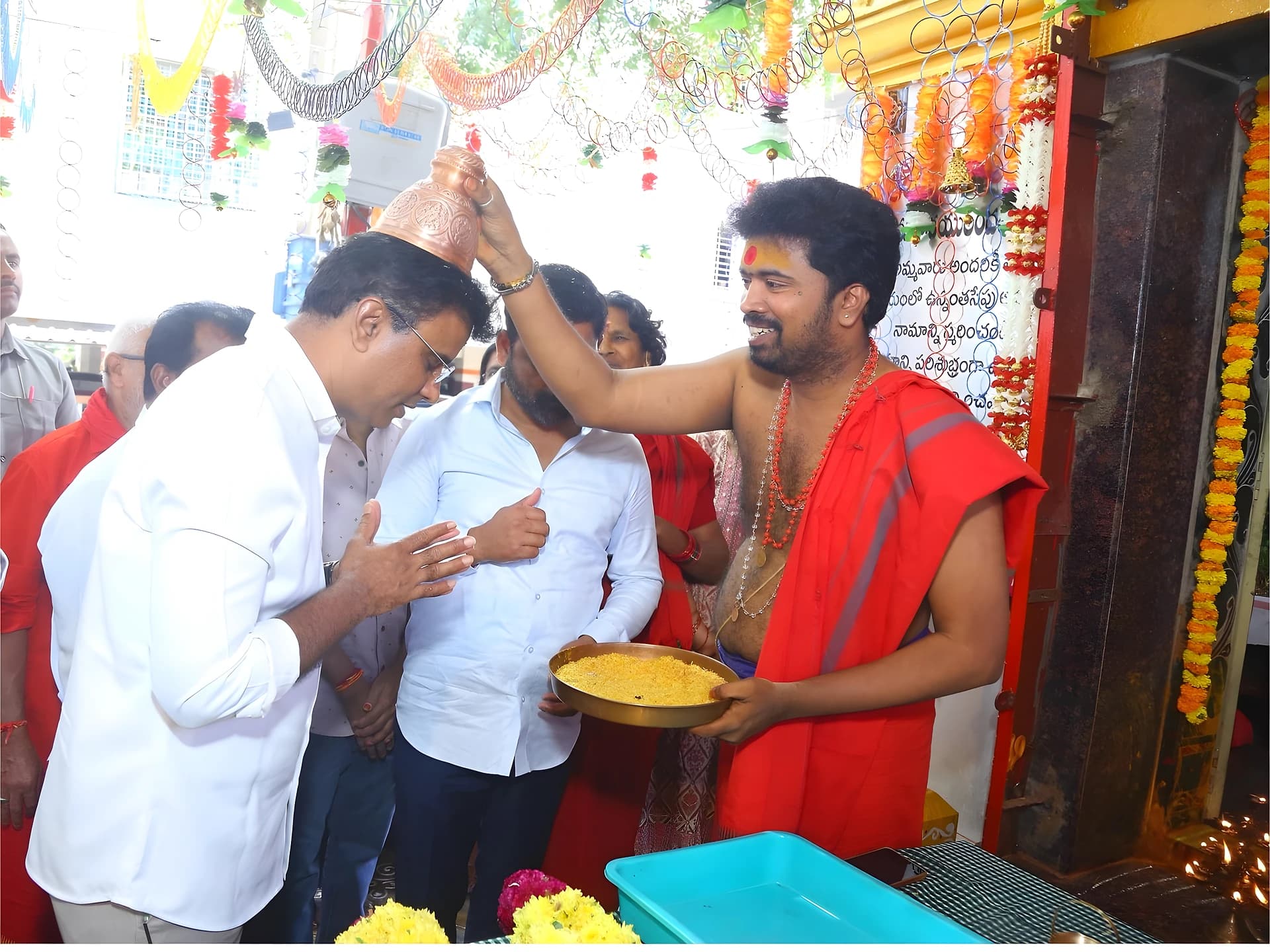 దుర్గమ్మ వేడుకల్లో పాల్గొన్న ఎమ్మెల్యే, ఎమ్మెల్సీ