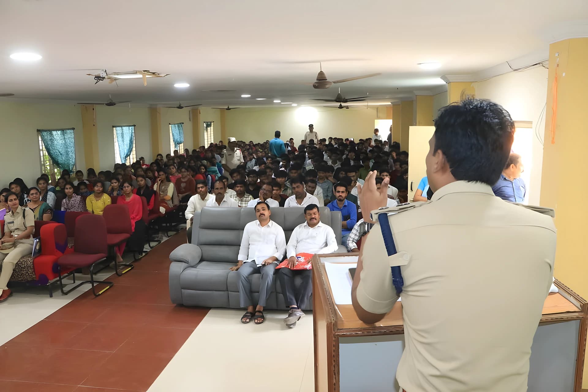 డిజిటల్ అరెస్ట్.. ఎస్పీ రోహిత్ హెచ్చరిక!