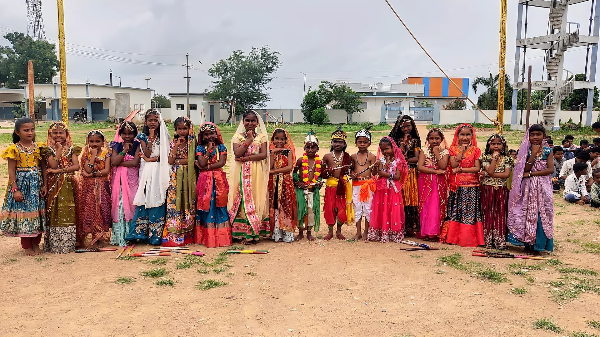 ఆష్ఠలో కృష్ణాష్టమి సెలబ్రేషన్.. రాధాకృష్ణ వేషాలతో సందడి!