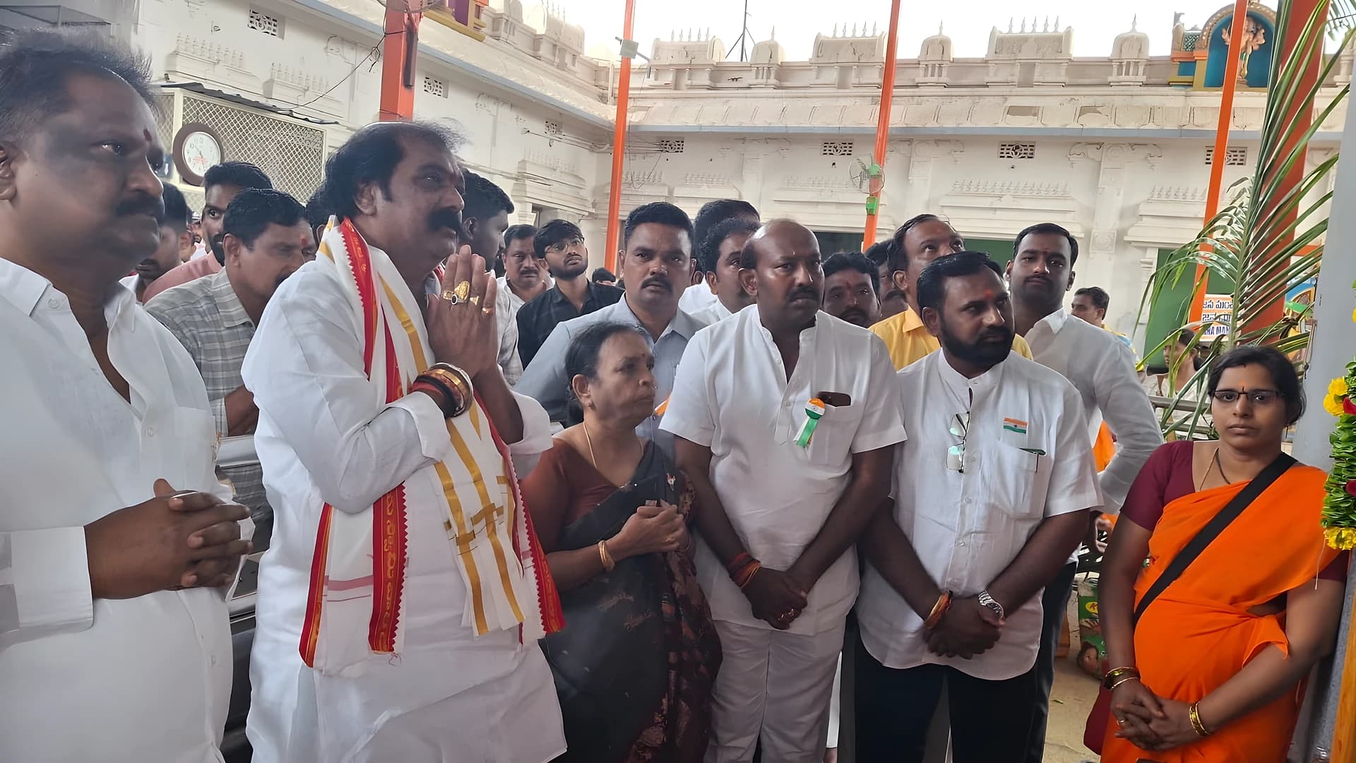 కసాపురం ఆంజనేయ స్వామిని దర్శించుకున్న ఎమ్మెల్యే జయరాం
