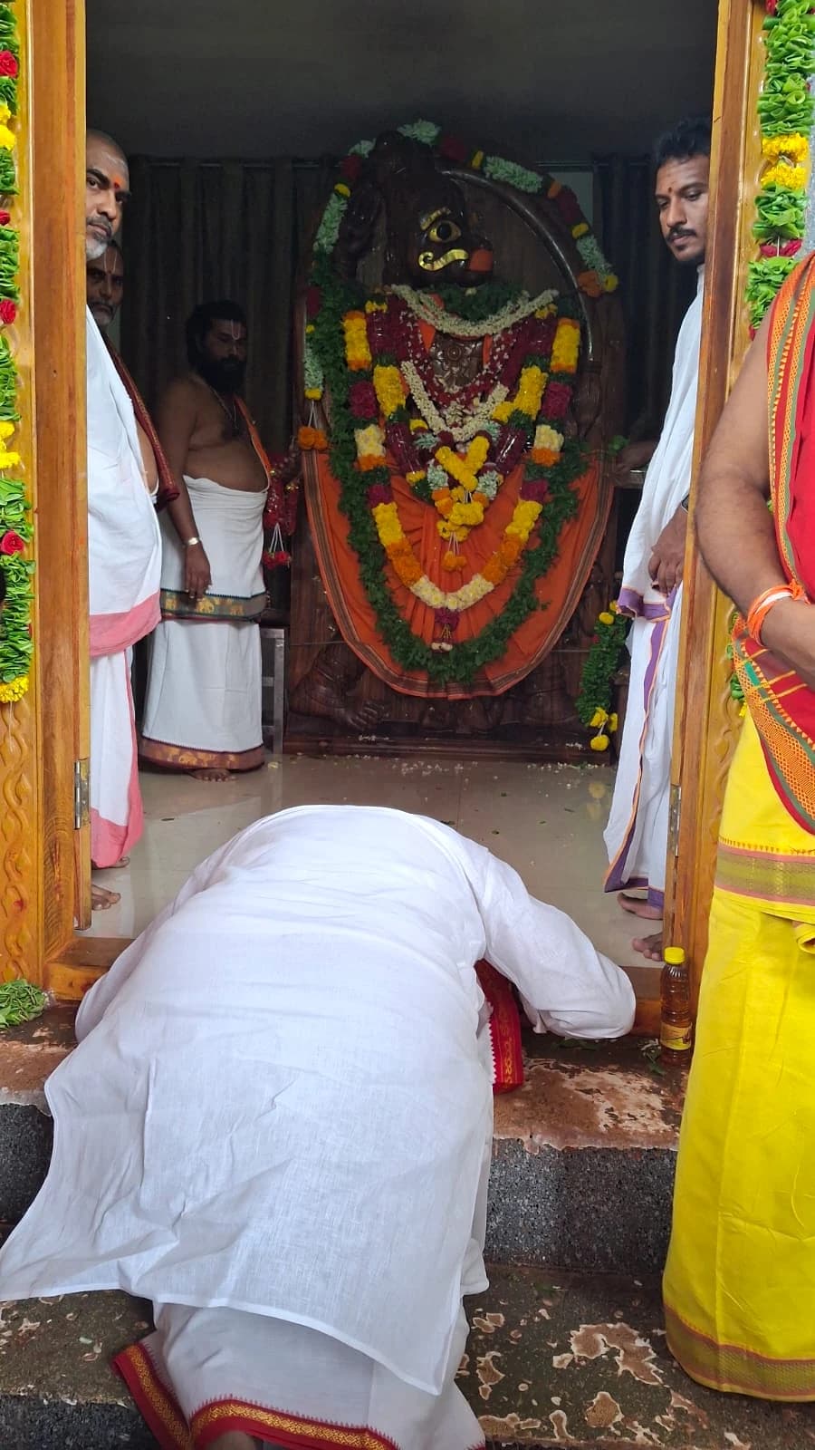 కసాపురం ఆంజనేయ స్వామిని దర్శించుకున్న ఎమ్మెల్యే జయరాం