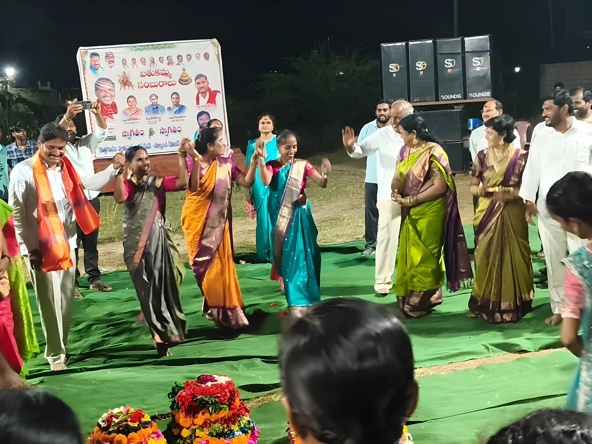 సద్దుల బతుకమ్మ వేడుకల్లో CPI నాయకులు