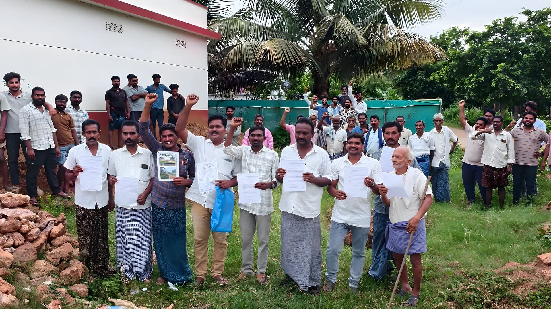 నిర్మాణాలపై అధికారులు చర్యలు తీసుకోవాలి