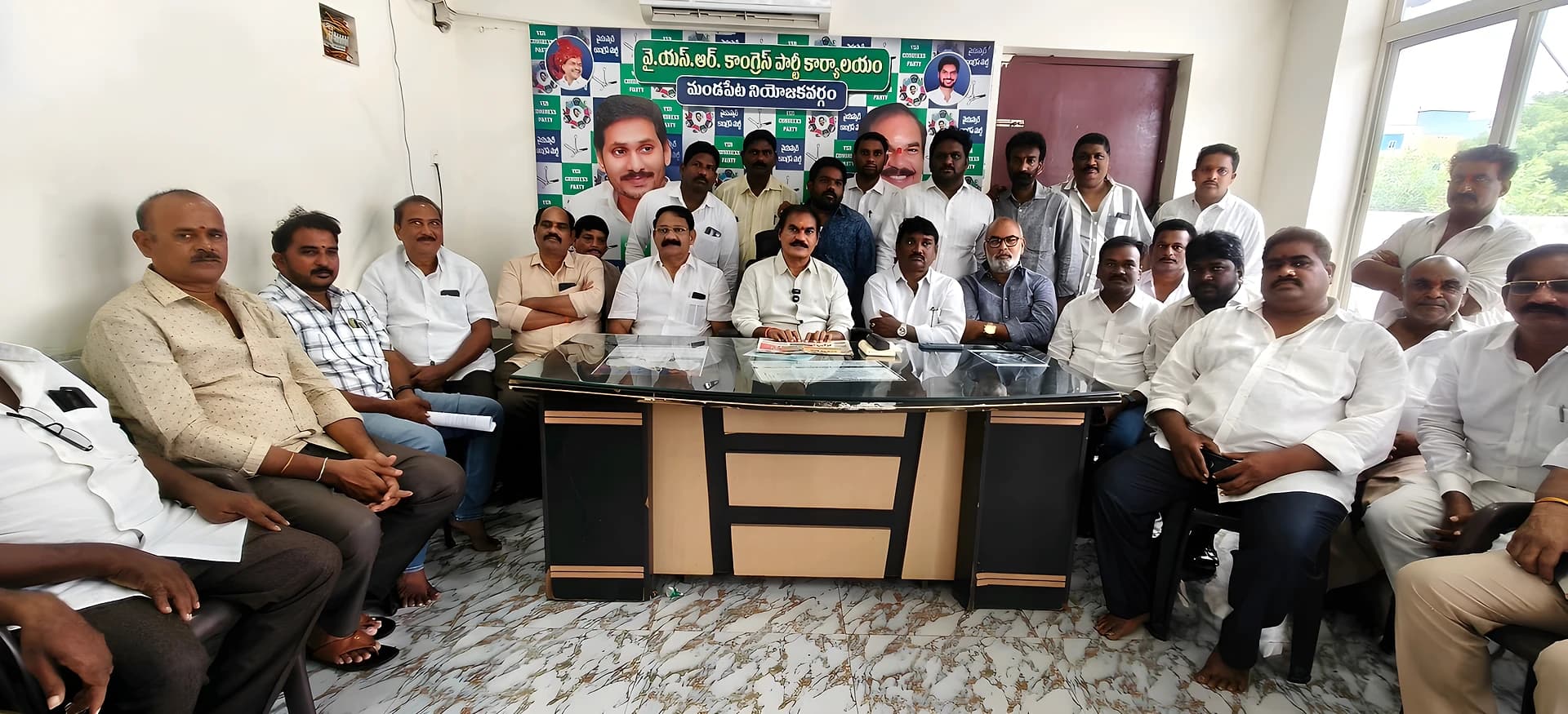 అర్ధరాత్రి పేదల గుడిసెల కూల్చివేత
