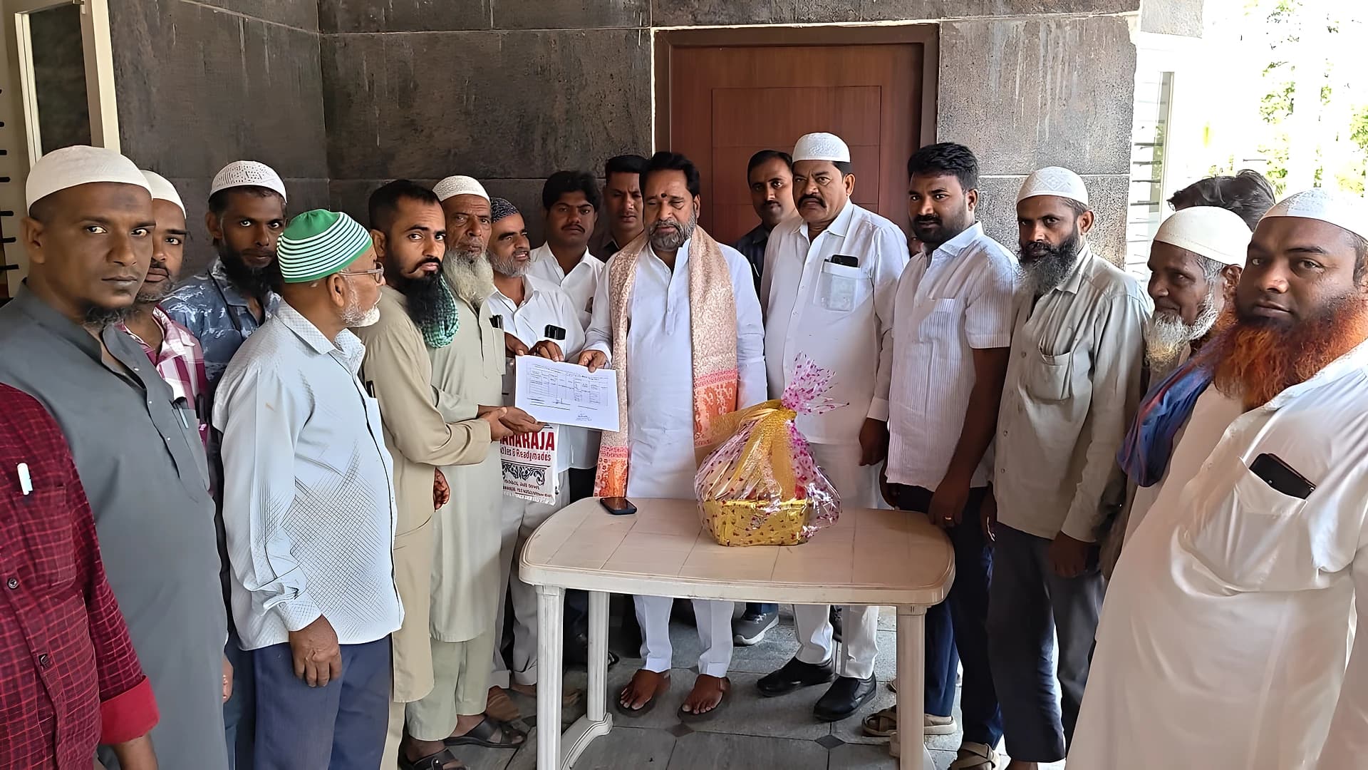 మజీద్కు పొజిషన్ సర్టిఫికెట్.. ఎమ్మెల్యేకు ధన్యవాదాలు