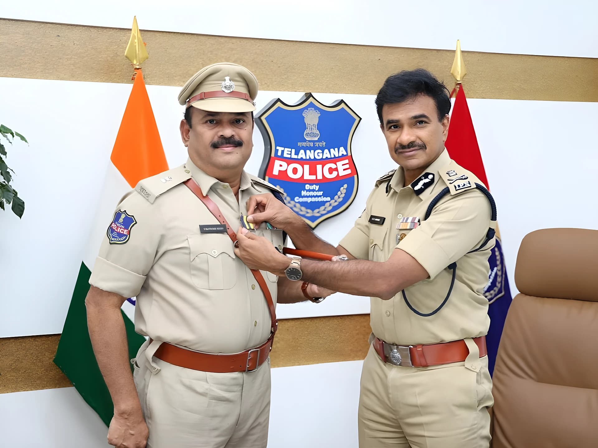 సూర్యాపేట అదనపు SPకి ఉత్తమ సేవా పతకం