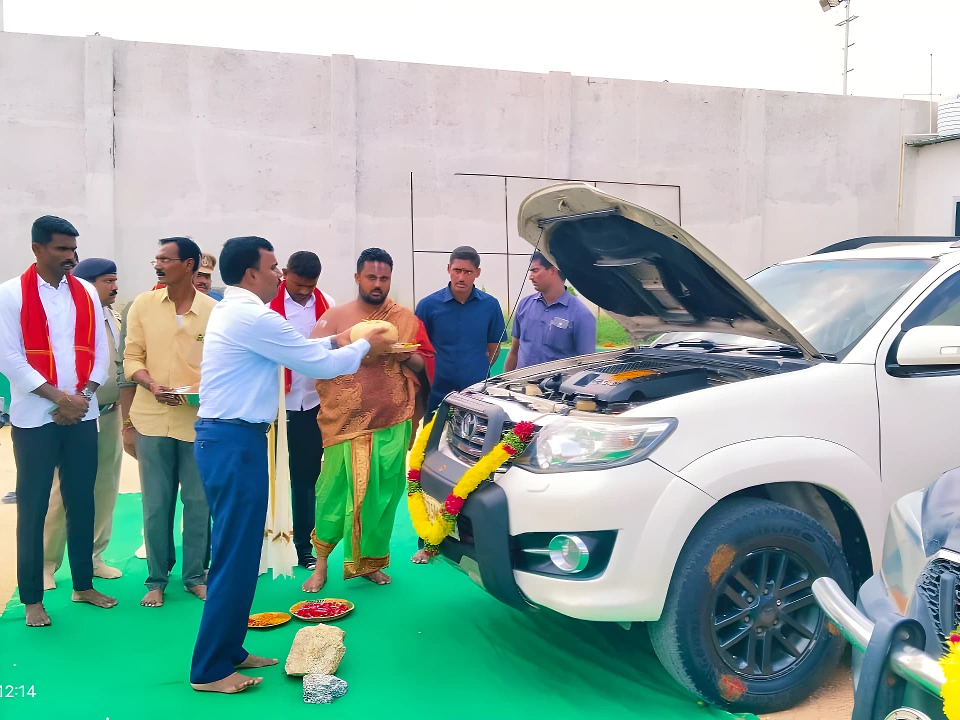 పోలీస్ ఆఫీసులో ఆయుధ పూజ