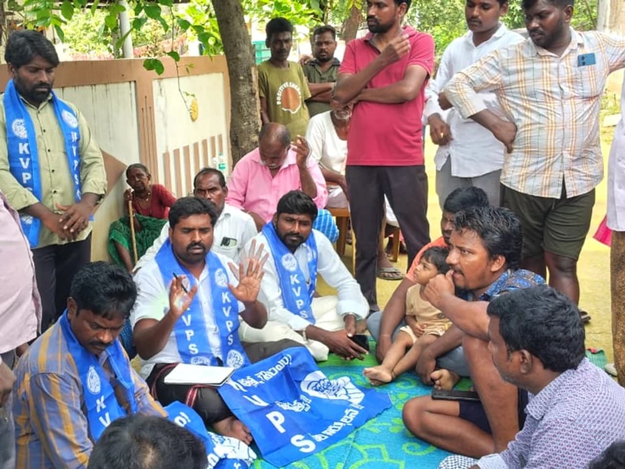 దళిత మహిళలపై దూషణ.. చర్యలు కోరుతూ డిమాండ్